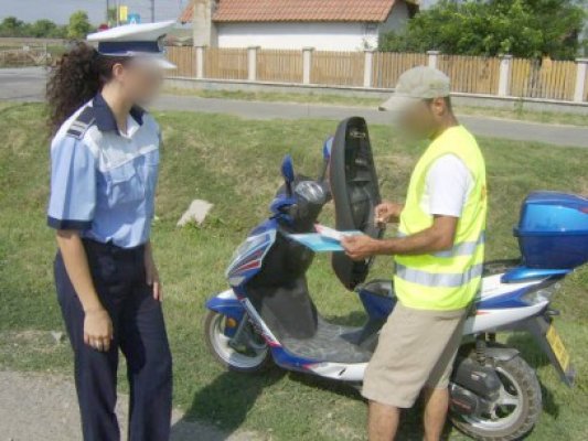 Prins cu mopedul, fără permis de conducere, pe DN39